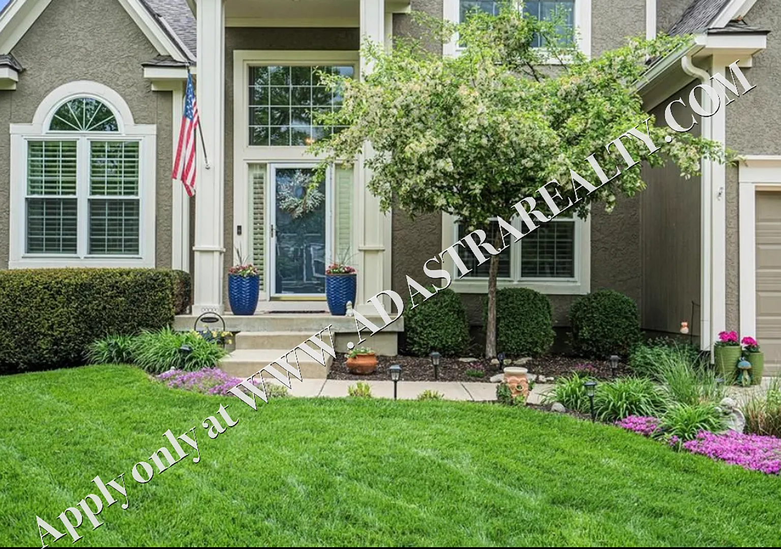 Beautiful 2 Story 4 Bed 5 Bath Home in Overland Park-Available NOW!! — Photo 2