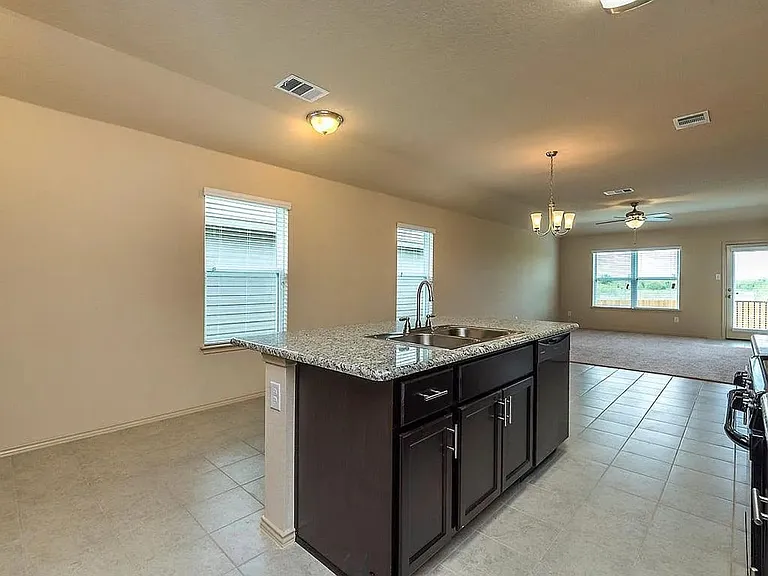 224 Lake Gln — Photo 5