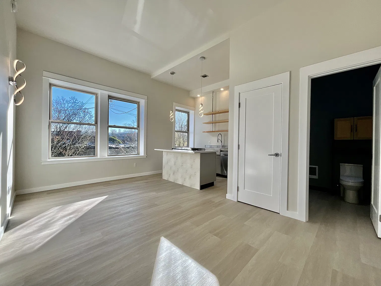 8928 N Lombard St — Photo 2