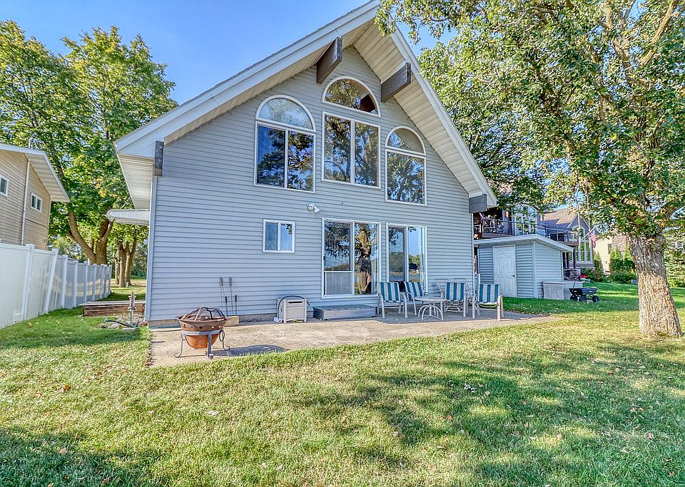 Front cabin lake side
