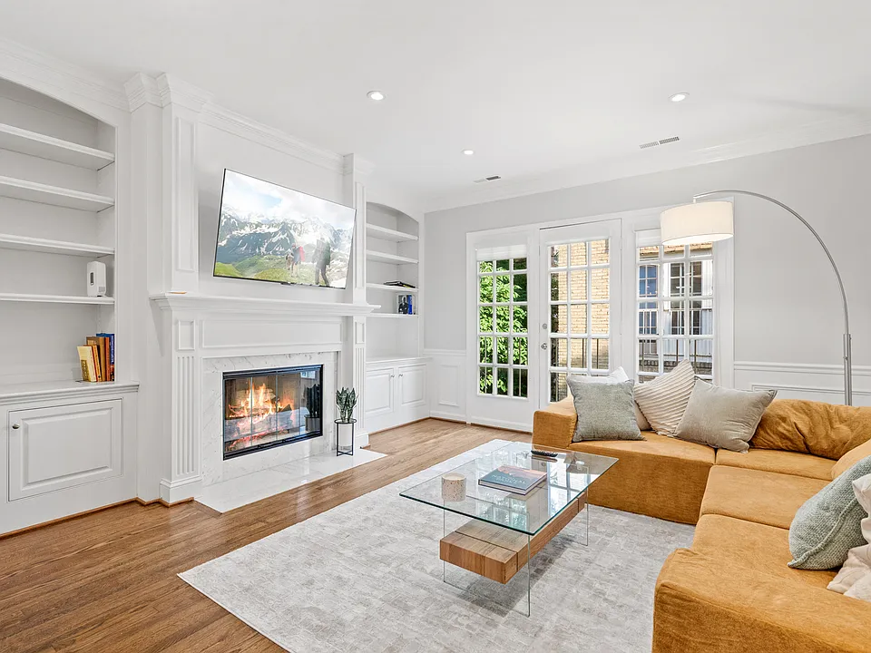 225 C St NE #63