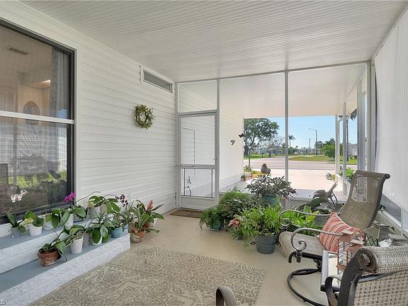 5th image of 528 Charlemagne BLVD