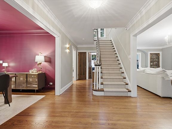 3rd image of 542 Jackson Ave