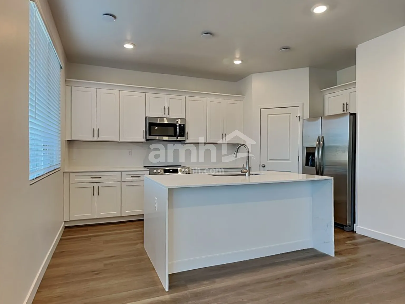 3 bed, 2.5 bath, 1978 sqft, $2,250 — Photo 3