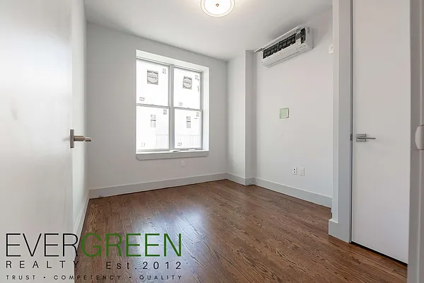 Rented by Evergreen Apartments BK | media 3