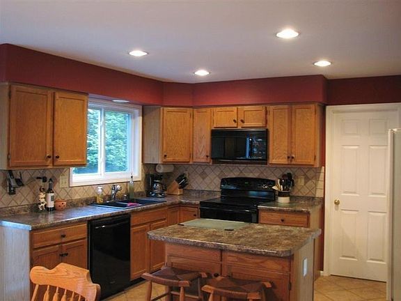 4th image of 137 Lake Park Dr