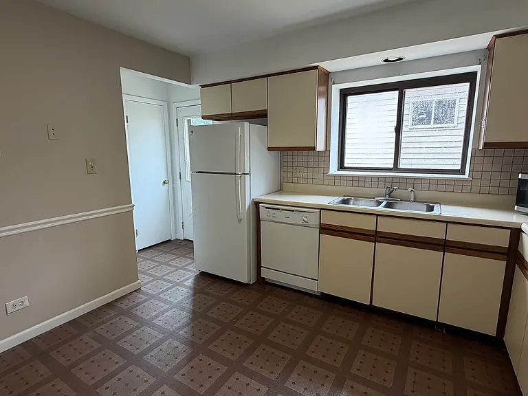 27W106 Cooley Ave — Photo 20
