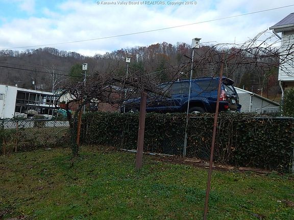 3rd image of 1851 Smoot Ave