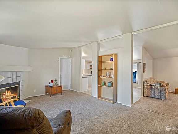 4th image of 21711 133rd Street Ct E