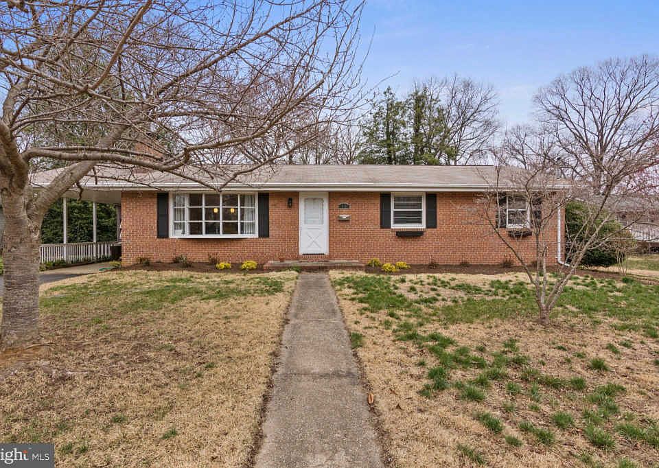 1st image of 510 White Oak Dr