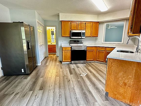 5th image of 901 Briarwood Ct Unit 901