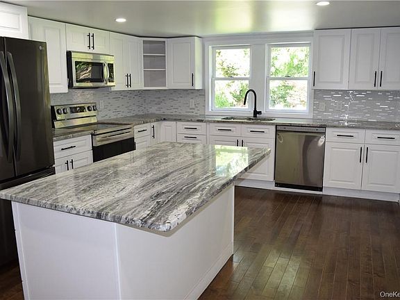 2nd image of 465 Kennicut Hill Road