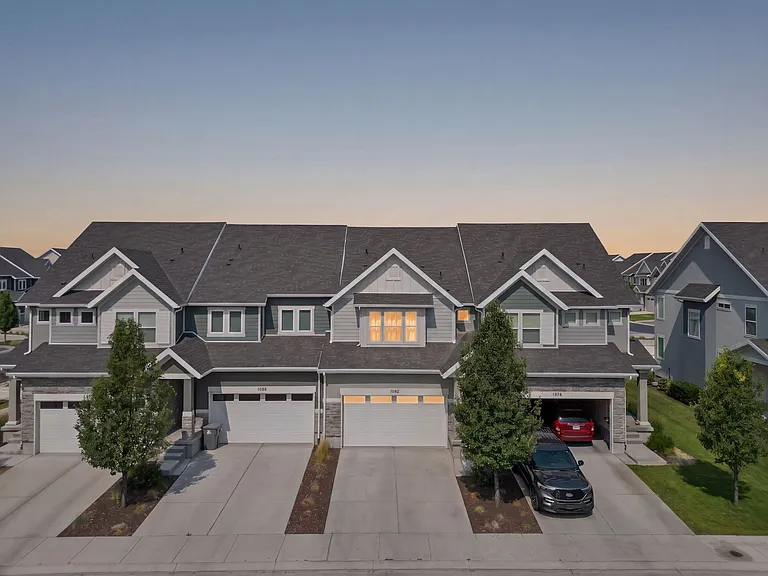 1082 S Lilac Way — Photo 28