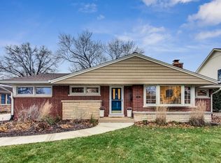1018 James Ct, Wheaton, IL 60189