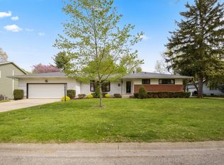 802 Adams Ct, Monticello, IL 61856