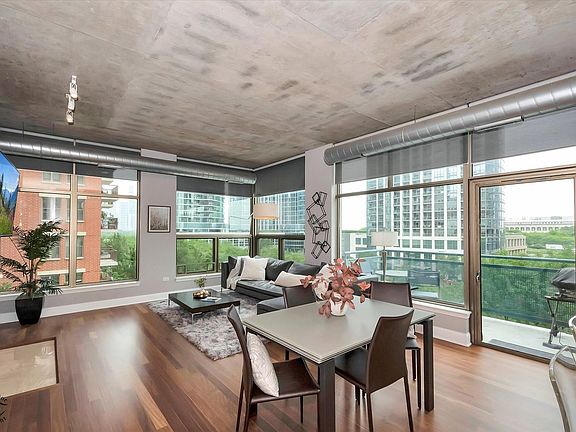 Light and lovely corner unit - open floorplan with