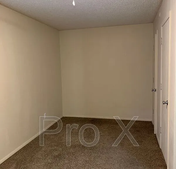 930 N Goetz Blvd #16 — Photo 5