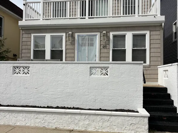 49 Oregon St, Long Beach, NY 11561