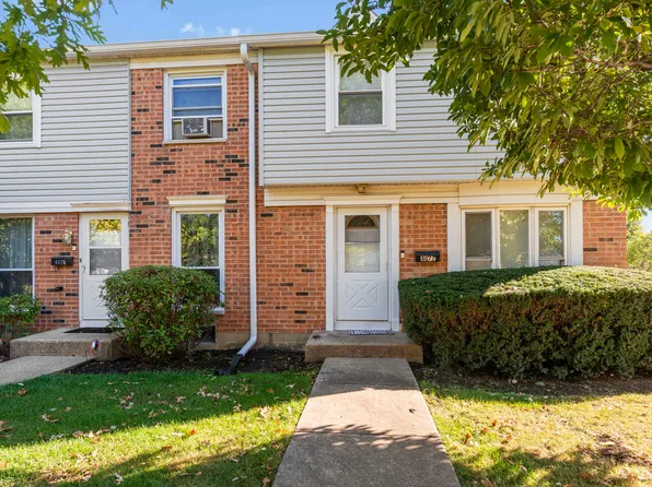 4077 Club Tree Dr, Streamwood, IL 60107