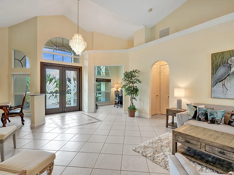 15910 Lindbergh Ln — Photo 7