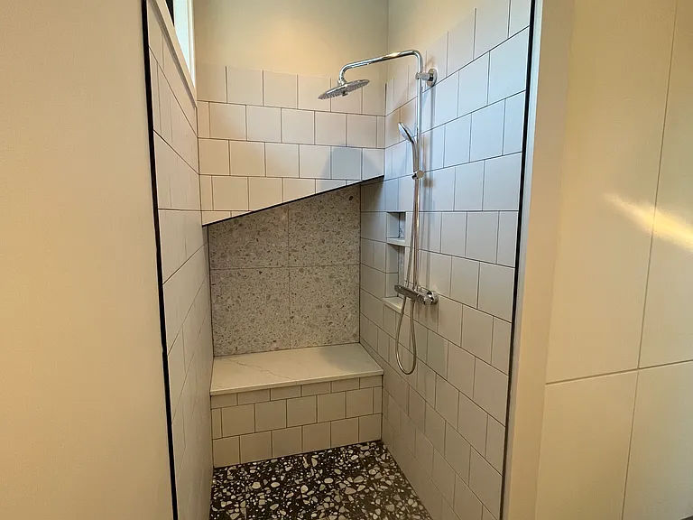 WALK-IN SHOWER