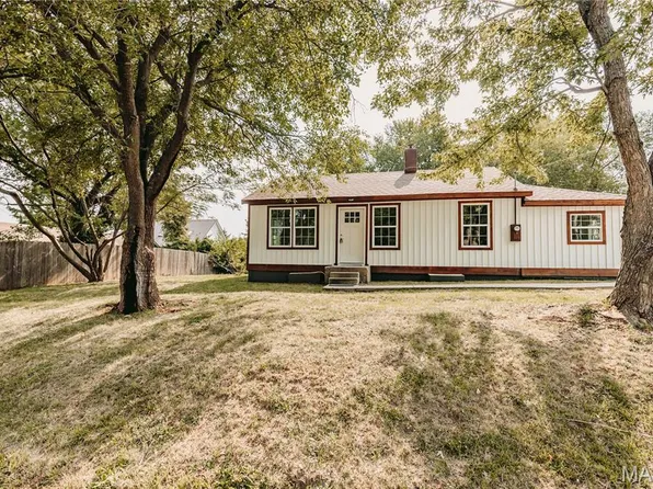 303 S Pine St, Dixon, MO 65459