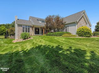 1077 Christine Dr, Lapeer, MI 48446