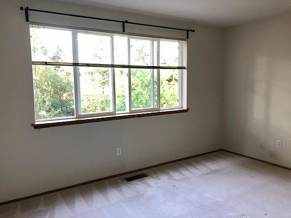 Quiet bedroom. Whole house professionally cleaned.