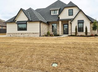 149 N Oaks Rd, Harrah, OK 73045