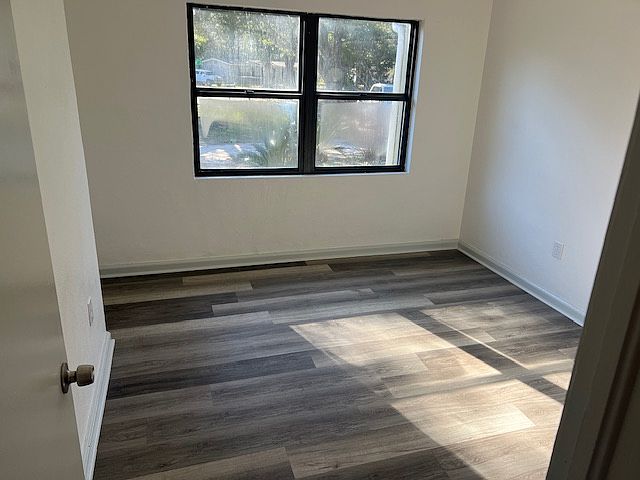 1st image of 400 Clairmont Dr