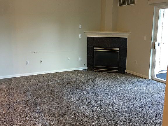 3rd image of 6595 Clover Ct SE