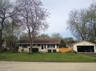 4 Juneway Ter, Lake Zurich, IL 60047