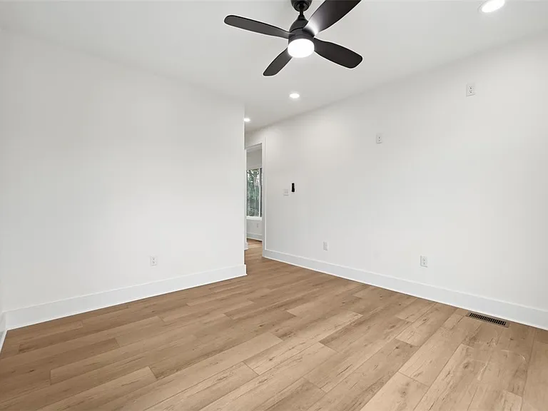 1361 Hawthorne St — Photo 27