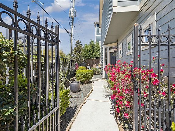 2nd image of 734 Nicholson St