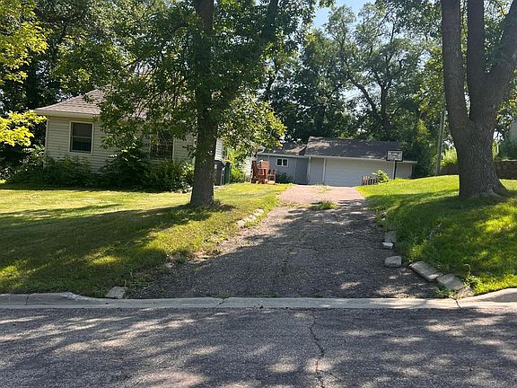 2nd image of 109 Whitman St S