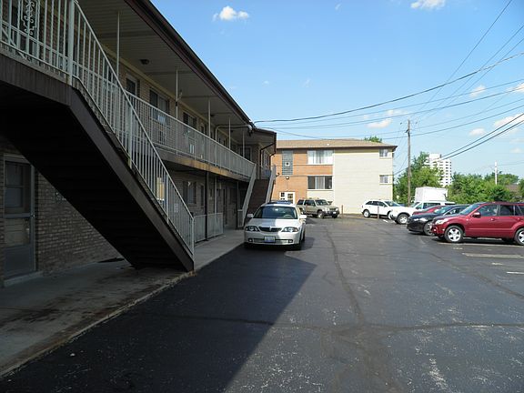 2nd image of 4931 Columbus Dr APT 9