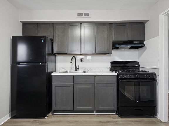 3rd image of 7108 Oxford Ave #22