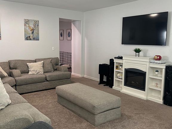 4th image of 1304 Alder Glen St