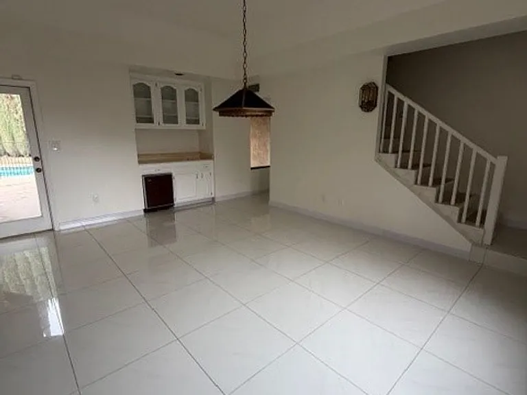 3428 Eastview Ct — Photo 8
