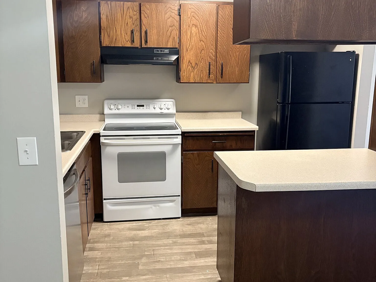 Murray Cove Apartments — Photo 2