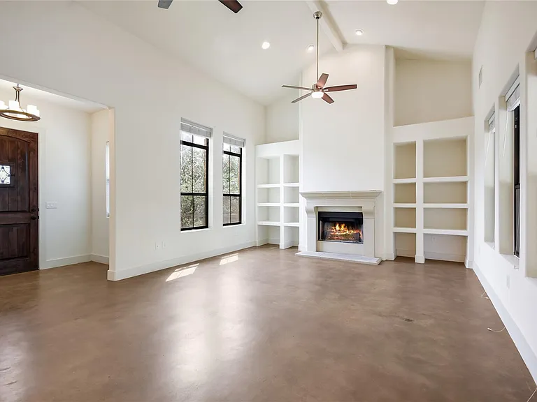 18400 Lakepoint Cv — Photo 5