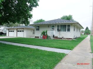 735 Barnes Ave, Hastings, NE 68901