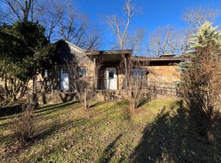 1927 N Old Wire Rd, Fayetteville, AR 72703