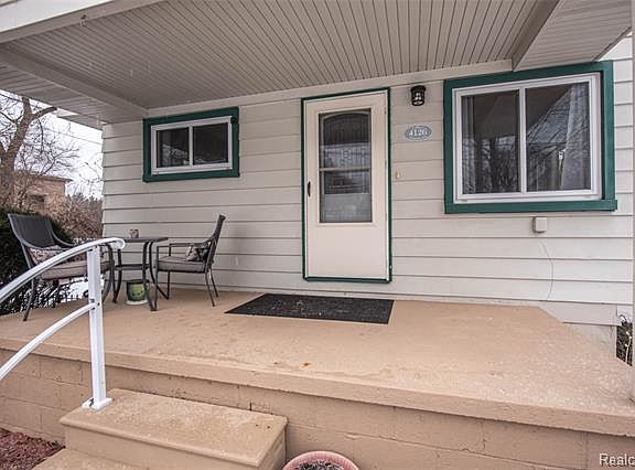 5th image of 4126 Fenmore Ave