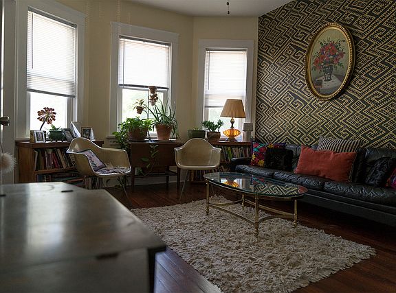 2nd image of 3042 N Monticello Ave #2