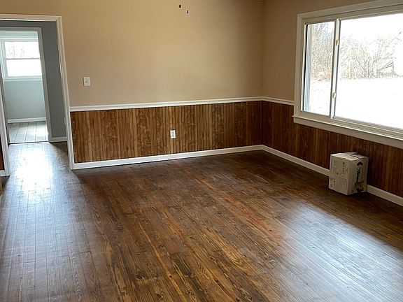 3rd image of 746 Mount Mission Rd