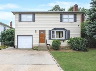 542 Christie St, Hempstead, NY 11550