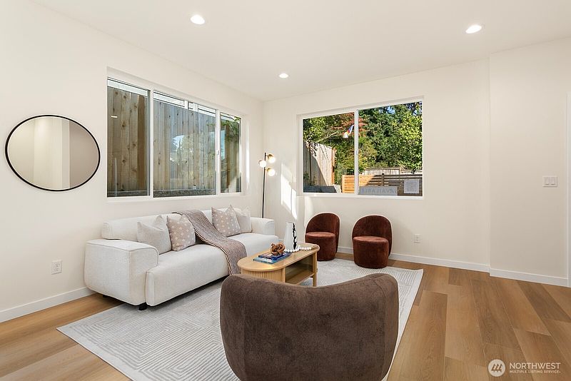 5th image of 338 NE 90th Street