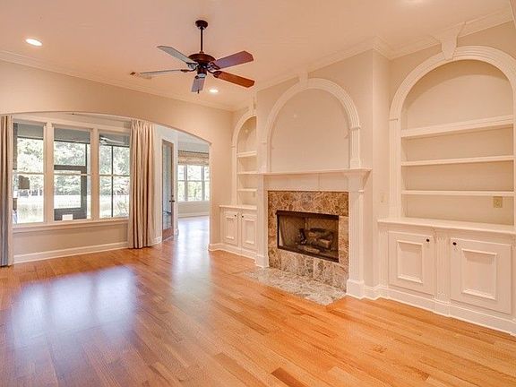 4th image of 10255 Shea Woods Dr