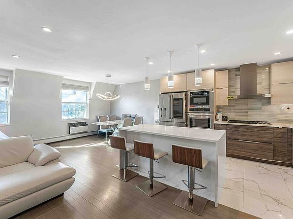 2nd image of 1324 Robin Ln #1195
